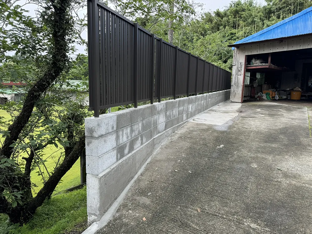ブロック積とフェンス