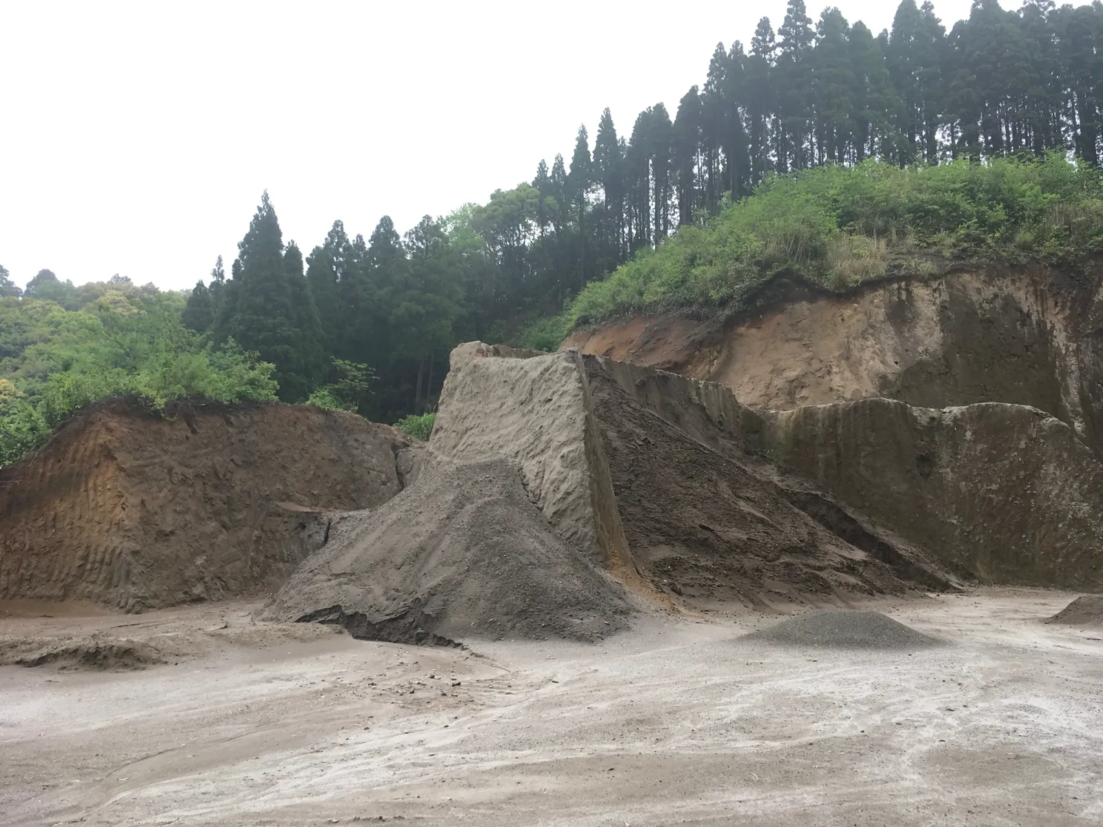 自社のシラス山